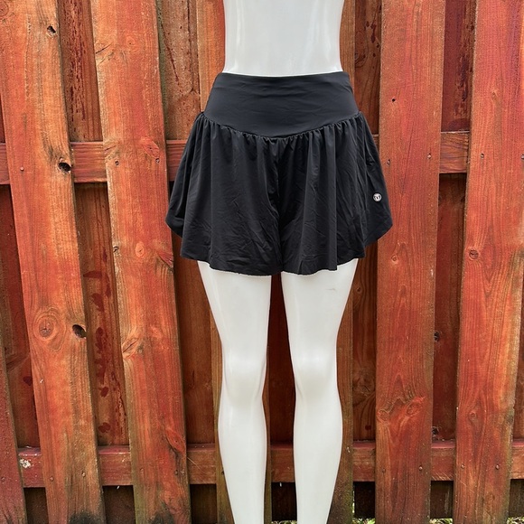 Black Skater Pleated Flowy Shorts Casual Size M - Picture 2 of 6